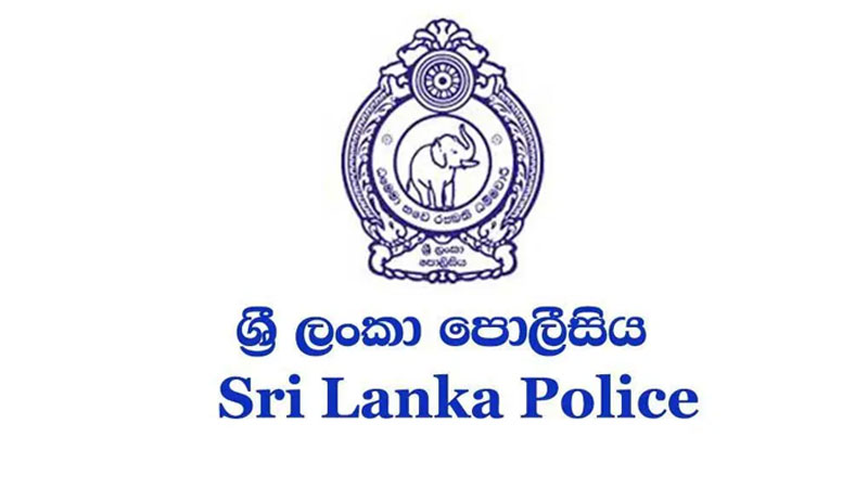 පොලිසිය අරගලකරුවෙකුට අමානුෂික ලෙස පහර දිලා.