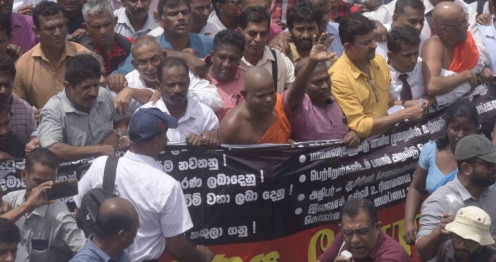 ලෝක වැඩ කරන ජනතාවට මෙම මැතිවරණය උගුලෙන් එළියට පැමිණීමට මාවතක් අවශ්‍ය වී ඇත